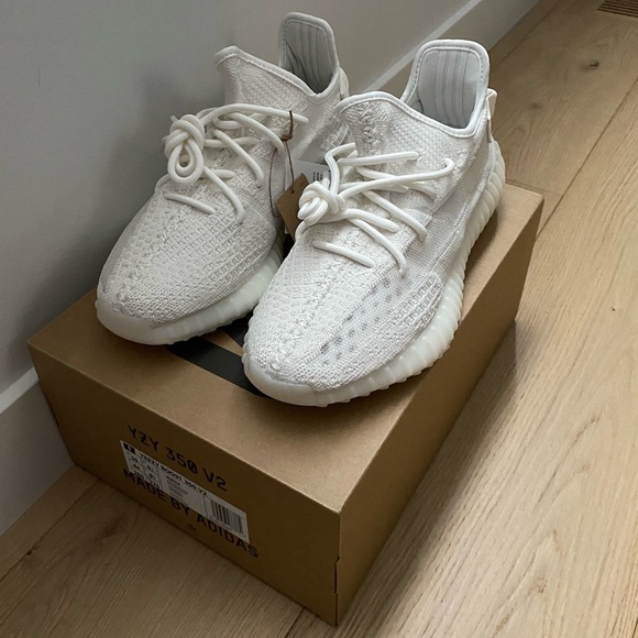 Yeezy Boost 350 V2 Bone - Size 10 - Picture 3 of 4